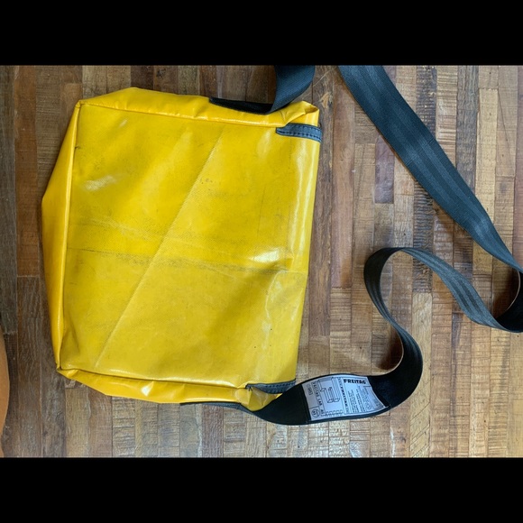 Freitag Messenger Bag yellow and blue (Recycled tarp) - Picture 2 of 3
